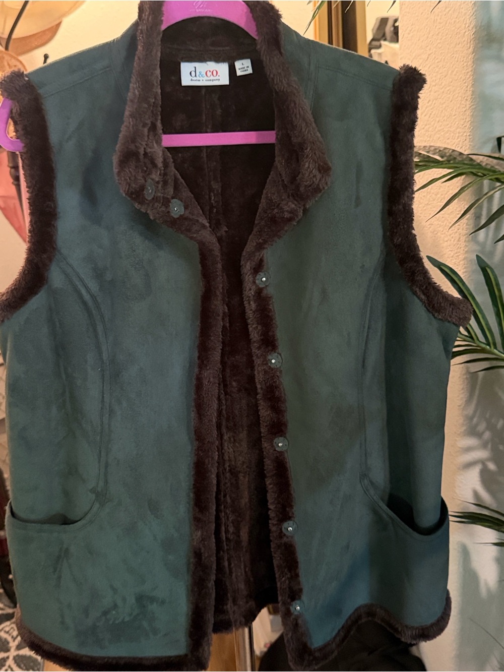 Denim and Company Women's Forest Green Faux-Shearling Vest
